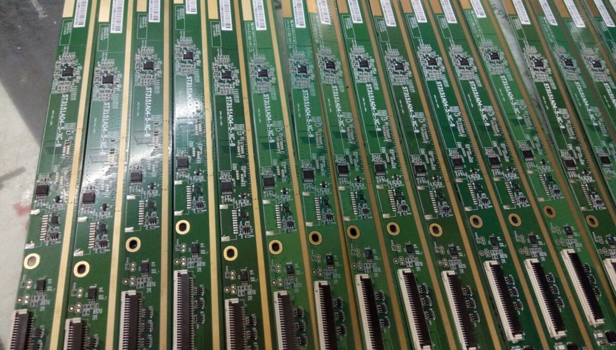ST3151A04-5-XC 4003 مسطرة البانل السامسونج